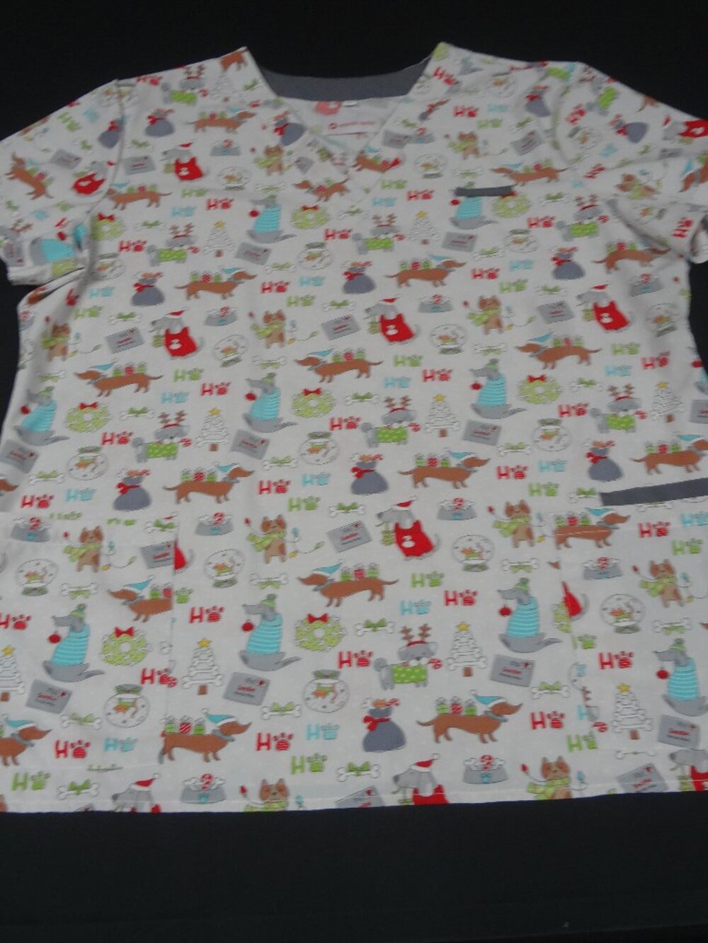 HO HO CHRISTMAS DOGS SANTA HAT HOLIDAY CAT WHITE LARGE SCRUB TOP SHIRT L628